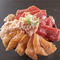 サーモンVSマグロ丼