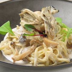 広島県産 牡蠣とマッシュルームのクリームソース、タリオリーニ