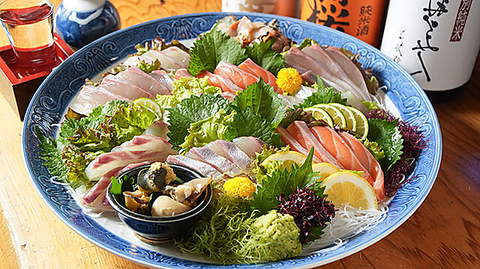 地元の皆様に愛され50有余年。当日に仕入れた新鮮な素材を活かしたお料理をご提供。