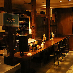 席間隔をしっかり確保したカウンター席をご用意しております！一人での食事やちょっとした休憩にもぴったり！ぜひ、心地よい空間で自分だけの時間を過ごしてください◎
