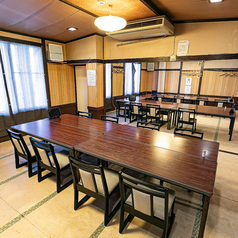 宴会場20名が2部屋ございます。仕切りを外すと40名でご利用可能です。