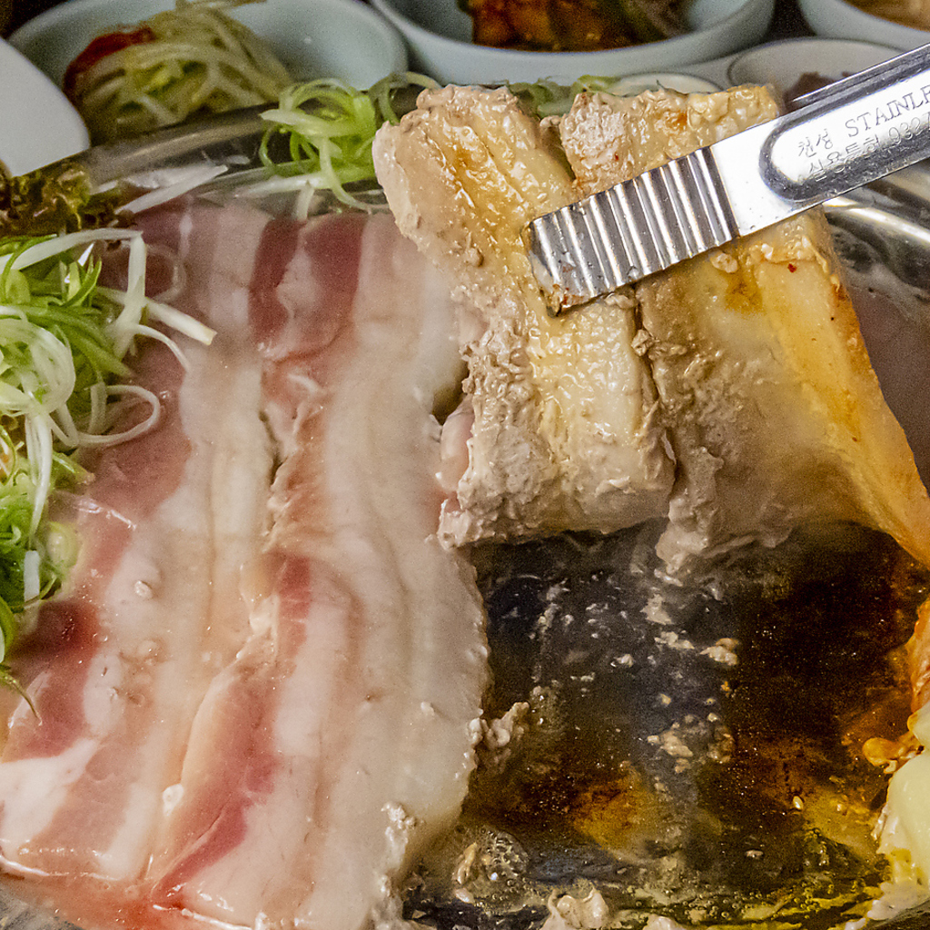 水晶の上で焼くサムギョプサルは絶品♪煙も少なく、余計な油は流れちゃいます☆