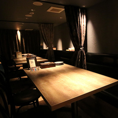 『30名様までご利用出来る個室』会社宴会にも心地よい時間を過ごせるモダンクラシック空間