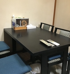小上がりテーブルイス席1名ー4名でご利用いただけます