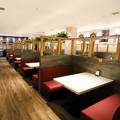 4名様テーブル×24