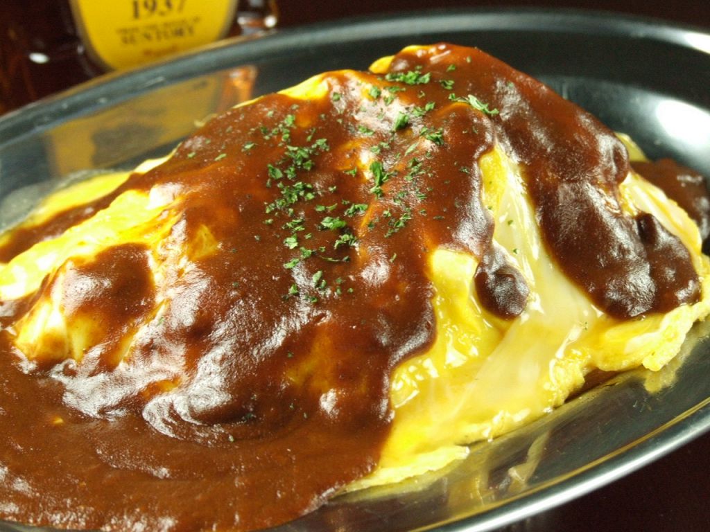 トロトロ卵のオムライス800円、さっぱりとした奇跡のハイボールとも相性抜群です！