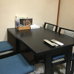 小上がりテーブルイス席1名ー4名でご利用いただけます