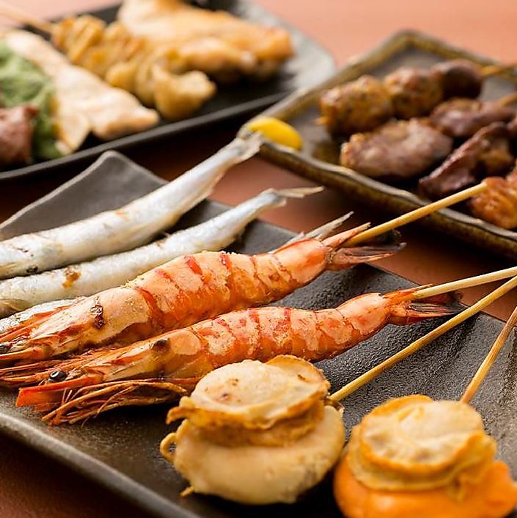 地元に愛される本格炭火焼鳥のお店です。焼き鳥はもちろん、その他にも種類豊富なメニュー★