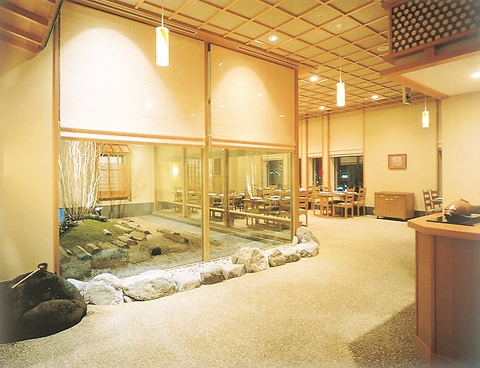 真の日本料理を愛でるとすれば、このような空間と逸材と料理人の調和が必要だろう。