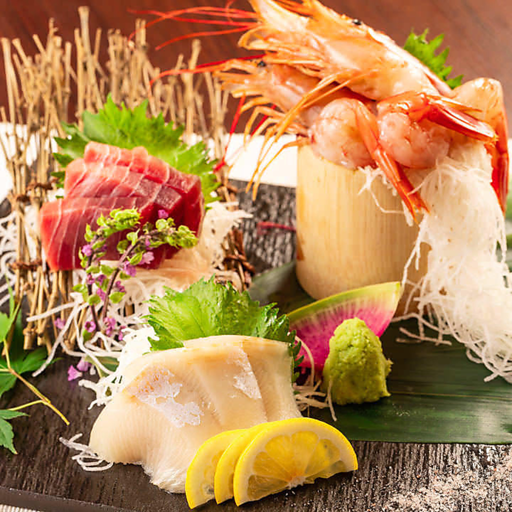 毎朝仕入れる鮮度抜群の魚介類を皆さまにお届け致します。