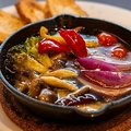 料理メニュー写真 たっぷり野菜の彩りアヒージョ