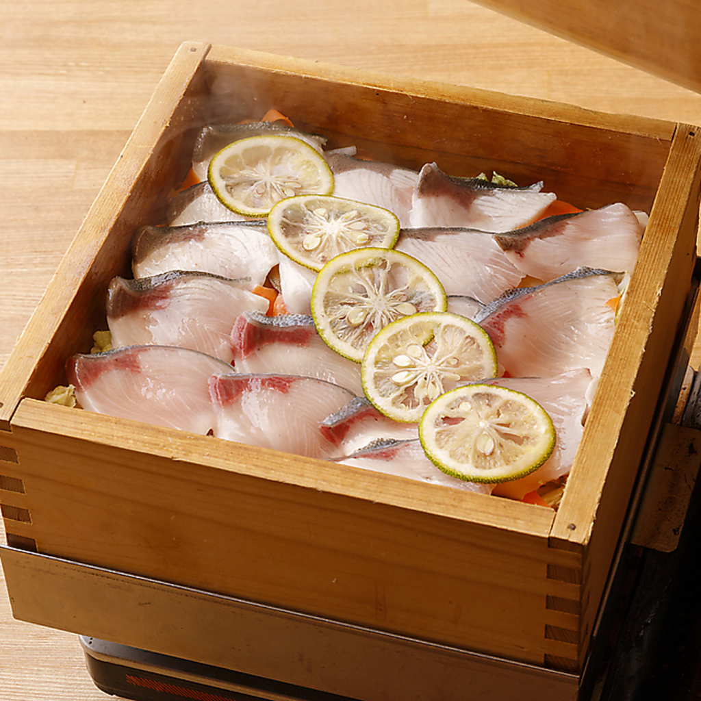 大分県～新鮮魚介蒸籠蒸し～（うちわ海老・白蛤・ひおうぎ貝）魚介の味がダイレクトに味わえます。