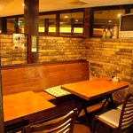 レンガの壁がおしゃれな雰囲気の店内はデートや女子会などにもオススメ！プレミアムな体験をどうぞ！