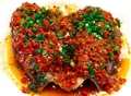 料理メニュー写真 紅椒大頭魚／白蓮（ハクレン）の頭、辛味蒸し