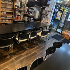 仲間と気軽に集まるなら、こちらのテーブル席がおすすめ!4名掛けのテーブルが5卓あり、グループでの飲み会や、隣同士で会話を楽しみながらのお食事に最適です。
