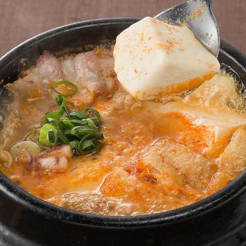 人気のサムギョプサル、スンドゥブなど本格的な韓国料理をご堪能下さい♪