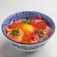 マグロとサーモンのハーフ&ハーフ丼 (ノーマル)