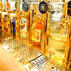 4種のビアサーバー完備!飲み放題メニューは約100種以上