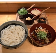 厳選キノコと濃厚出汁で味わう、極上もっちりうどん