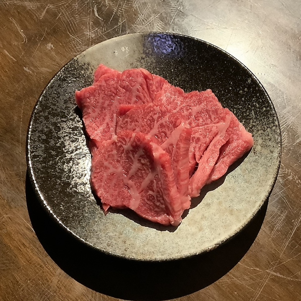 サッポロクラシック樽生やZIMAなど銘柄豊富な美酒揃い。上質な焼肉と美酒で最高のひとときを。