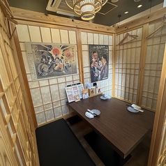 広々としたお席はゆったりとくつろげることが可能です。完全個室のご用意可能でございますので、お客様だけのプライベートなお時間をお過ごしいただけます。