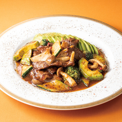 国産黒毛和牛とアボカドの黒胡椒炒め