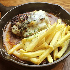 和牛のすじ煮込み鉄板焼き/ハンバーグのチーズ焼き