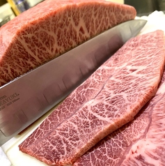 こだわりのお肉をオーダーごとにカット!
