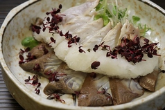 人気！自家製ぽん酢でいただく 炙りブリのみぞれがけの写真