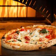 本格的なピザ窯で焼くPIZZA
