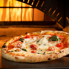 本格的なピザ窯で焼くPIZZA