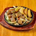 料理メニュー写真&nbsp;肉厚和牛サイコロステーキ