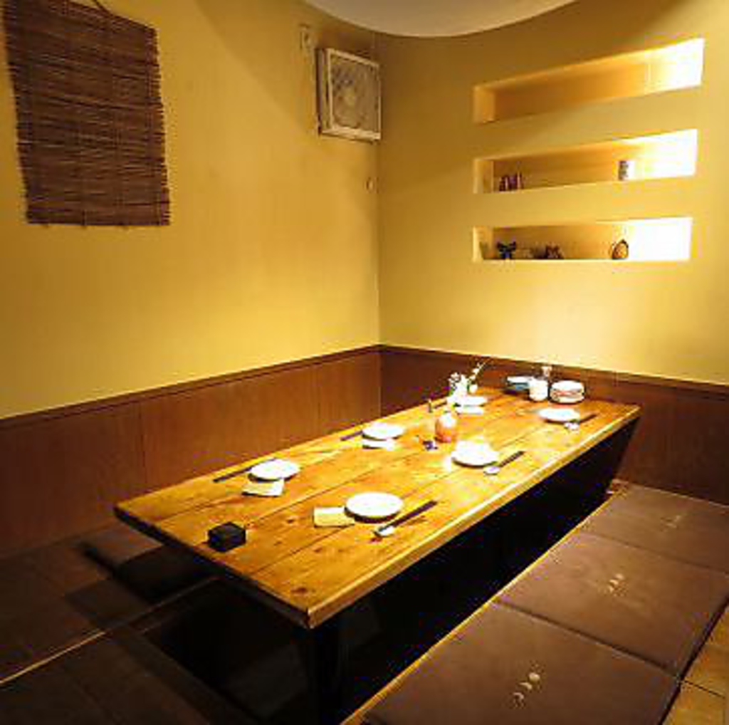 4～6名様用ホリゴタツ完全個室。完全個室は最大40名様。半個室は2名様～ご利用いただけます。