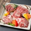 料理メニュー写真 あぐ～一頭盛り合わせ