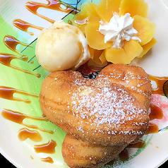 ピサンゴレン［Fried Banana Dessert with Coconut Icecream］