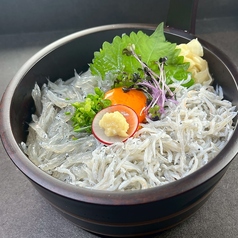 生しらすと釜揚げのしらす二色食べ尽くし