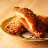 とろける黄身が罪深い。背徳のハムカツ。