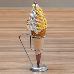 【金箔&銀箔の豪華競演】金澤箔ソフトクリーム