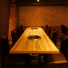 《広々としたテーブル席》【8名様から12名様】広々としたテーブル席でお食事をお楽しみください。