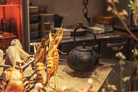 原始焼き・炉端・かまどが並ぶ特別な空間