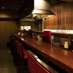 肩を並べて座れるカウンター席はデートや親しい方との食事にピッタリです。