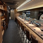 カウンター席にて寿司職人お勧めのネタをご堪能ください♪