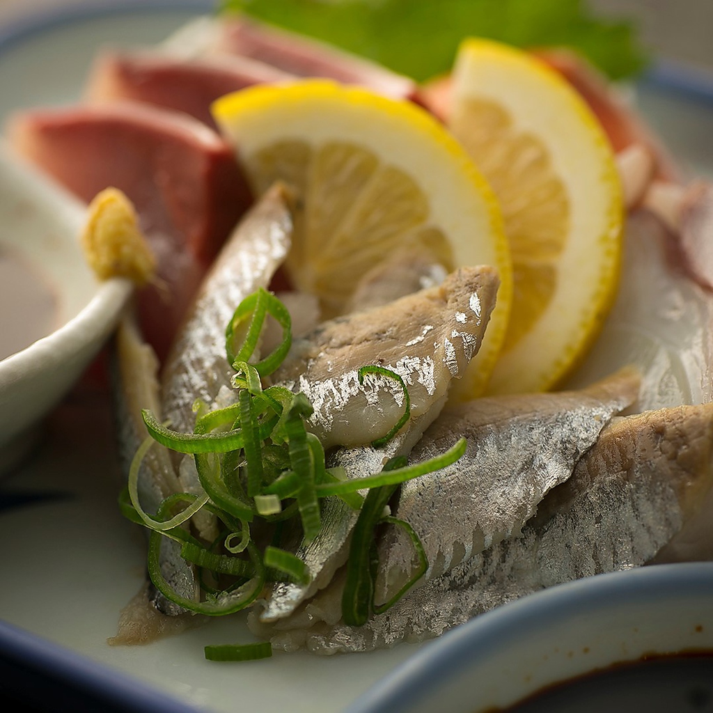新鮮なお魚のお造りも300円(税抜)でお楽しみ頂けます。