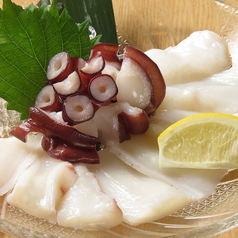 岩塩とレモンで食べる水タコ刺し