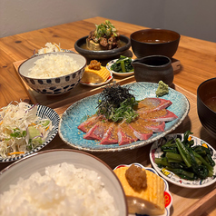 胡麻ブリ定食＆ブリねぎ塩ユッケ定食にはお出汁付き！
