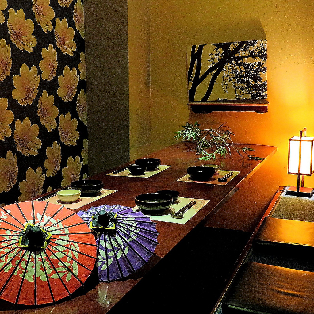 ２Ｆ　『和』を基調とした、京町家の風情が織り成す落ち着く空間。掘りごたつ個室をご用意！
