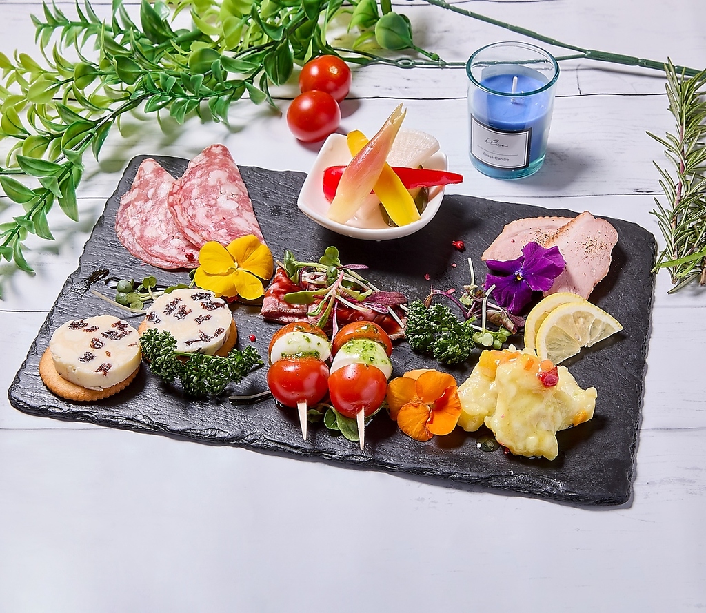 炭火焼&ワインバル イロリアの写真ギャラリー