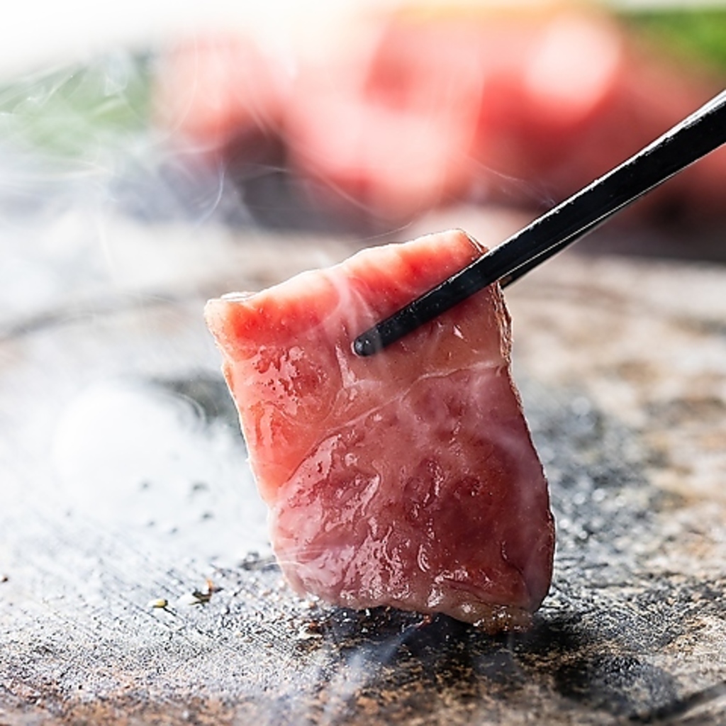 当店は海鮮のみならず！石焼和牛サーロインは、噛めば噛むほど出る旨みととろける食感がたまりません