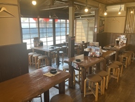 女子会や仕事帰りの一杯など使い勝手抜群なテーブル席