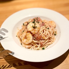 小エビ入りトマトソースのパスタ